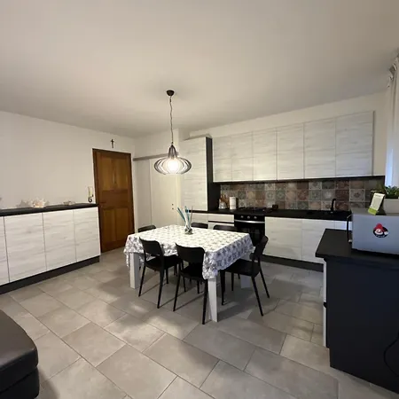 La Casa Di Ely Lägenhet *